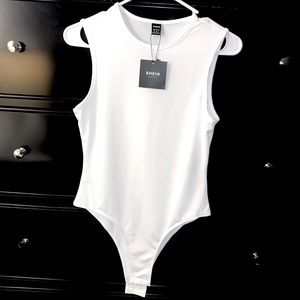 SHEIN NWT Round Neck Fitted Tank Bodysuit WHITE Medium Size 6 w/ Snap Closure
